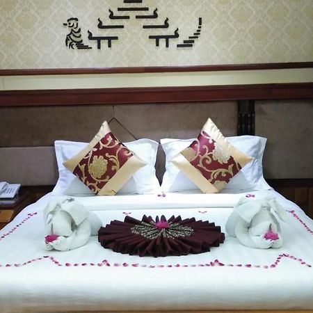 Palace Hotel Mandalay Exterior photo