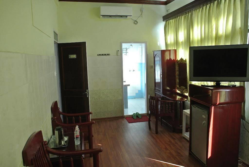 Palace Hotel Mandalay Exterior photo